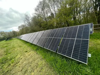 Installation de panneaux photovoltaïques sur toiture professionnelle