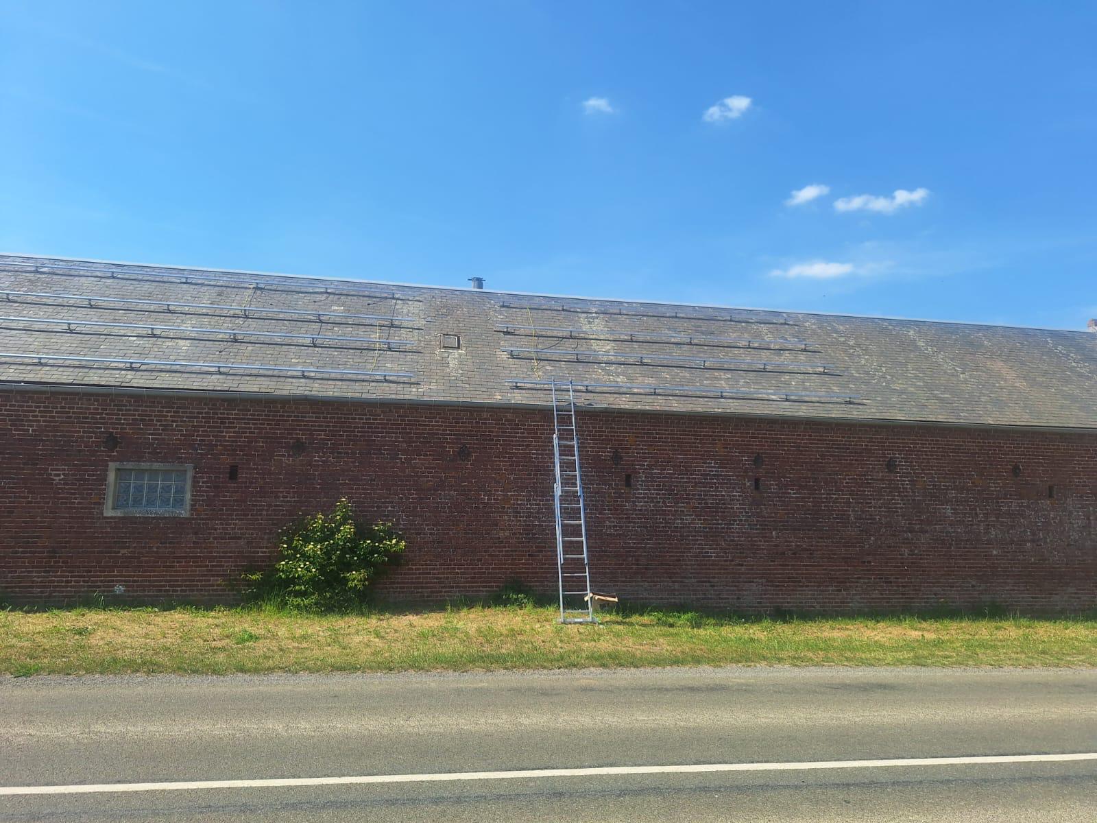 Installation panneaux solaires bâtiment tertiaire